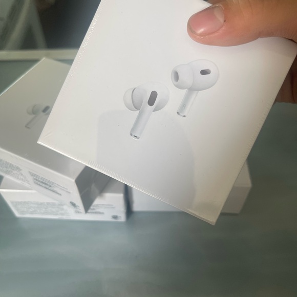 Apple White AirPods Pro Wireless Earbuds with Silicone Tips